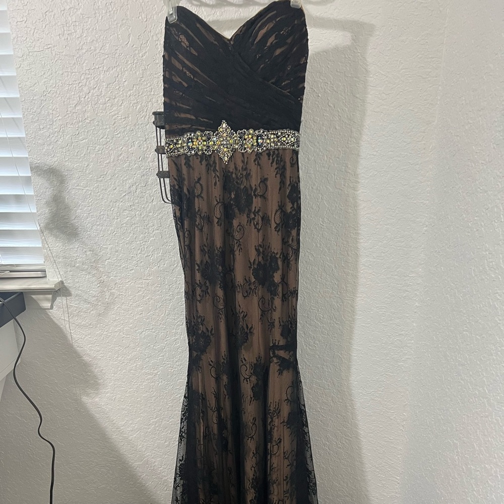 This gorgeous dress has  lace and rhinestones …Excellent Condition..
